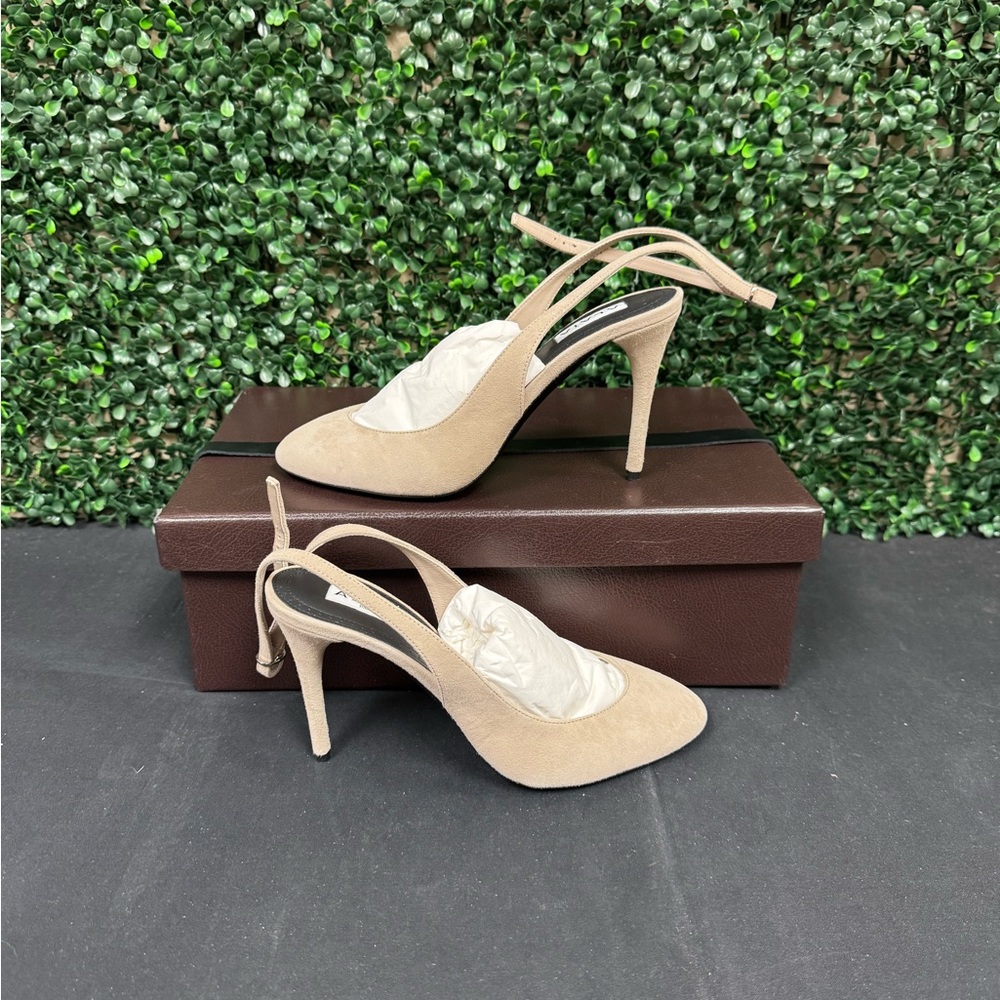 Alaia Paris DECOLLETE SLINGBACKS IN SUEDE GOATSKIN - W6